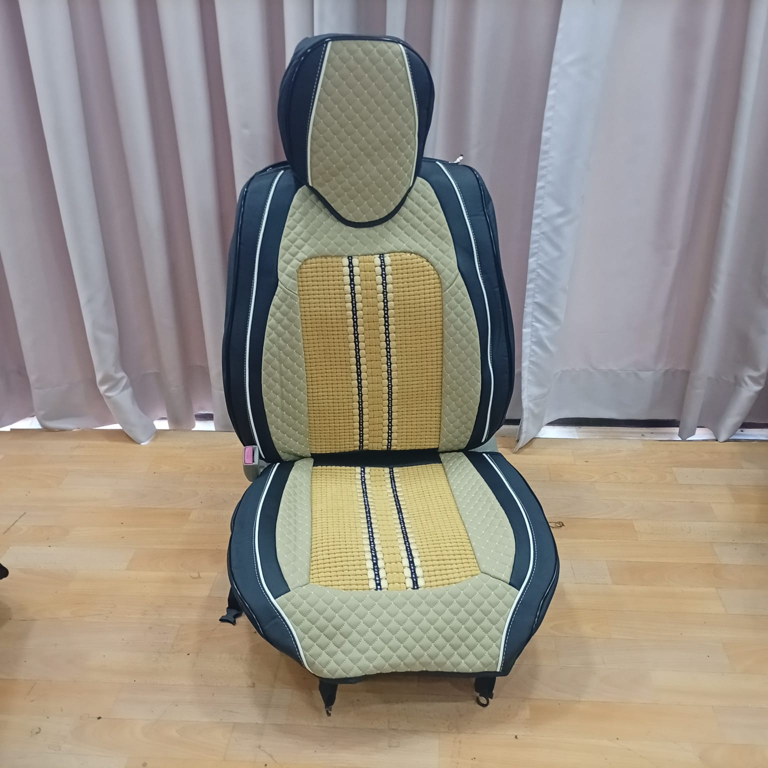 CUBRE ASIENTO black/beige