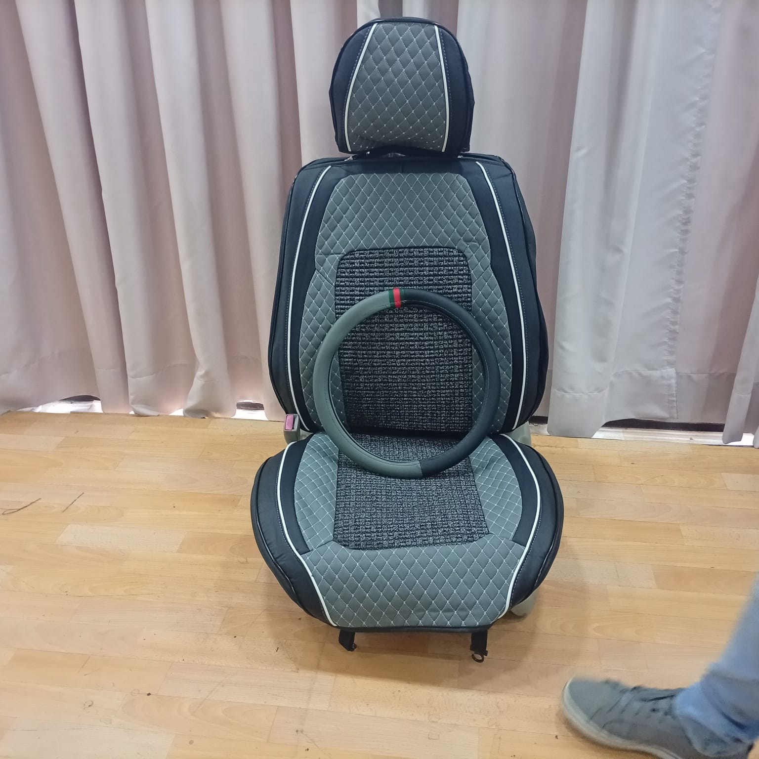 CUBRE ASIENTO black/grey