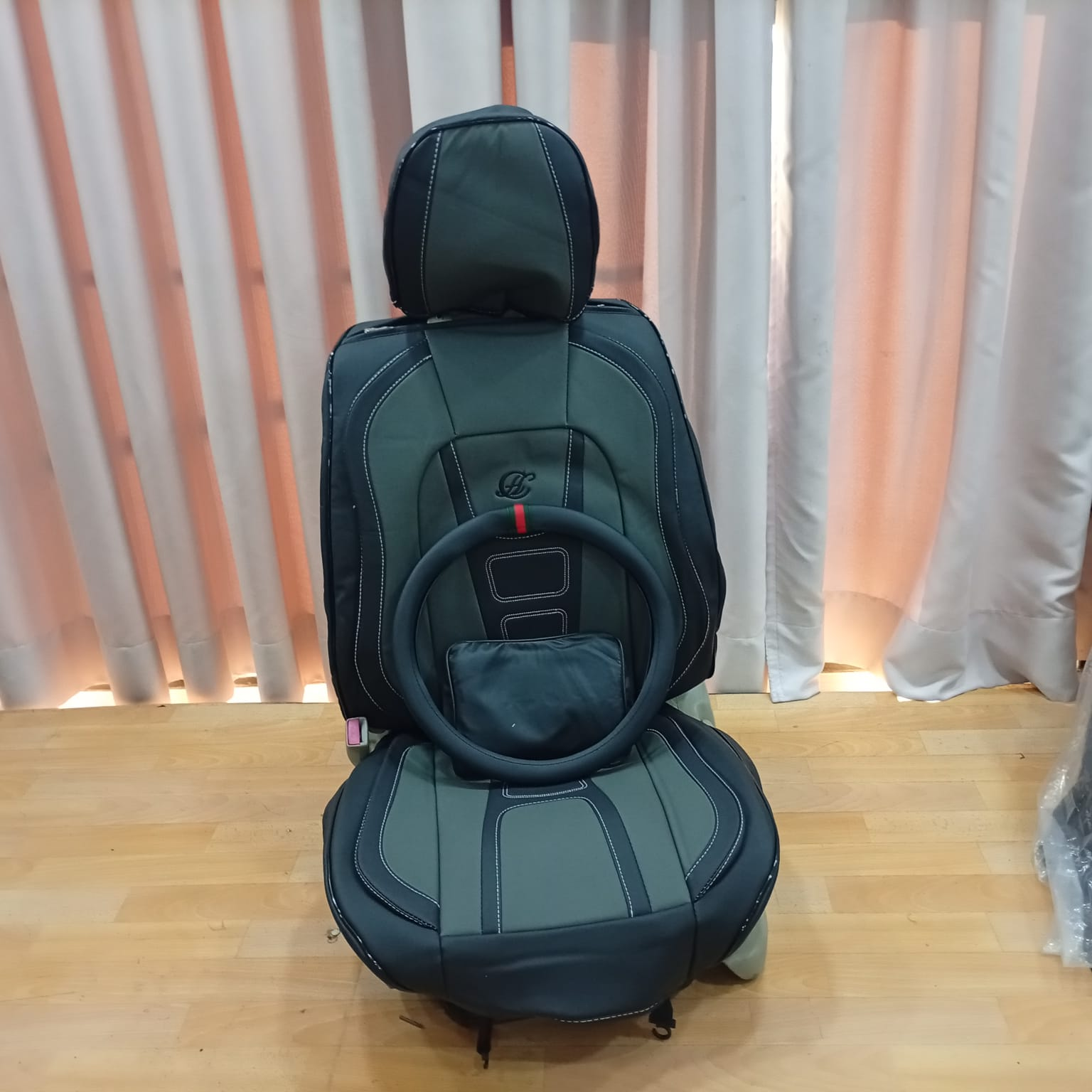CUBRE ASIENTO black/grey