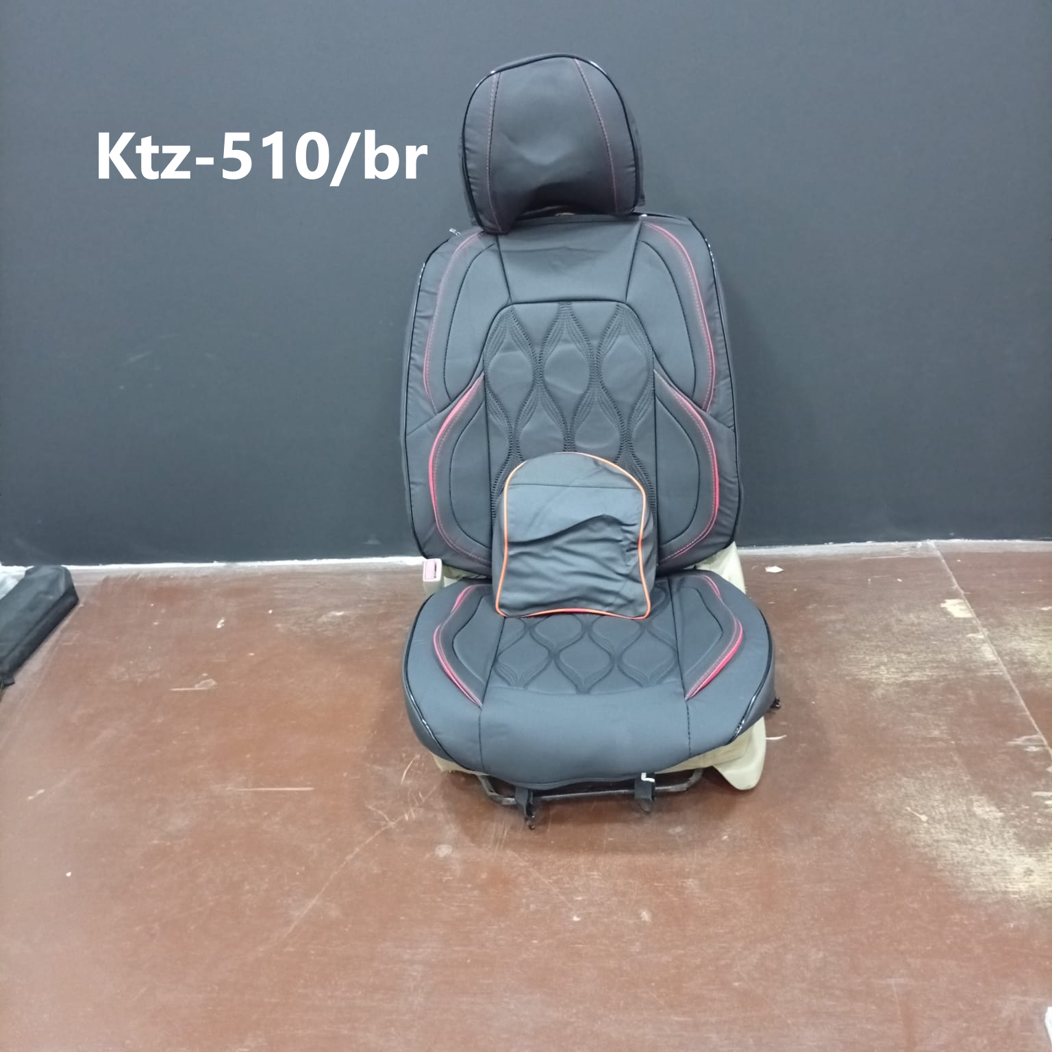 CUBRE ASIENTO black red blocks