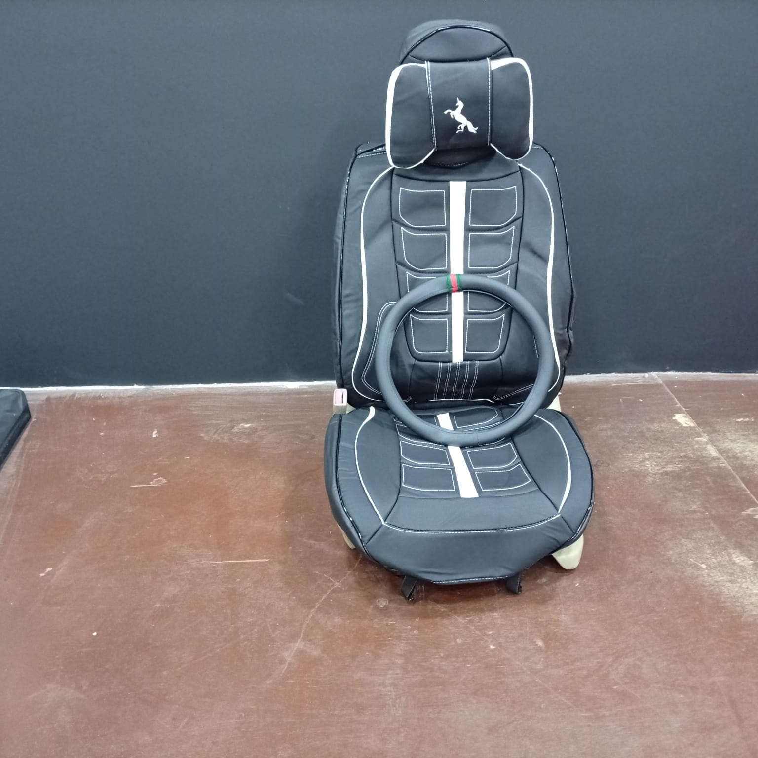 CUBRE ASIENTO black white line
